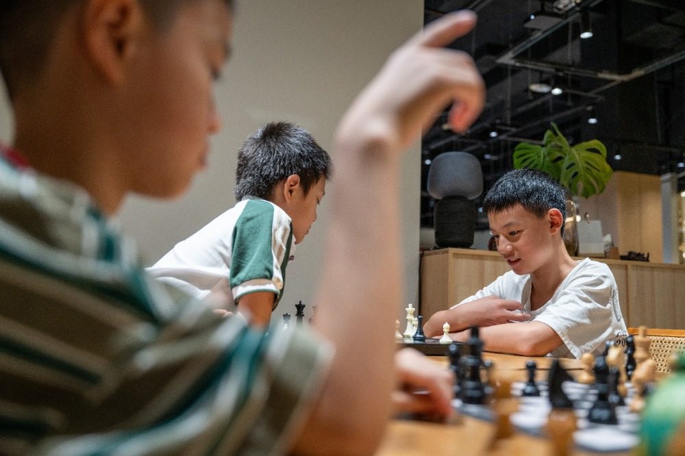 张春晓, 在欢声笑语
